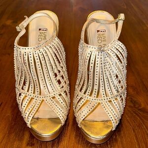 E Live From The Red Carpet Women’s Gold Rhinestone Heels Size 9.
